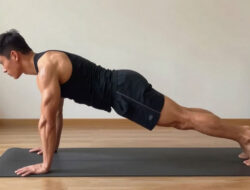 Cara Melakukan Gerakan Side Plank Untuk Melatih Otot Perut Bagian Samping