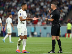 Cara Melakukan Protes yang Sopan kepada Wasit tanpa Terkena Kartu